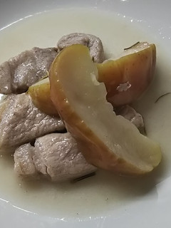 ホットクックで作る豚肉とりんごのワイン煮-レシピのメイン写真