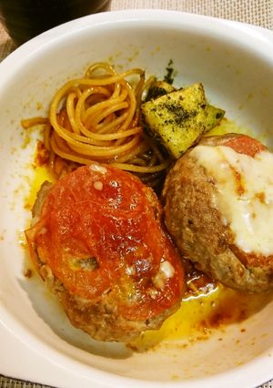 たっぷりえのき茸トマトのせハンバーグ-レシピのメイン写真