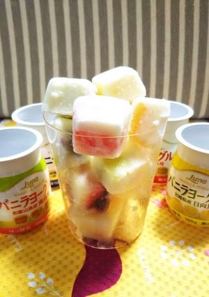 フルーツ入り☆氷ヨーグルト-レシピのメイン写真