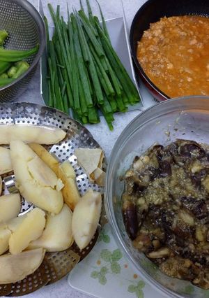 豚味噌中華ポテトサラダ •土豆茄子拌大酱-レシピのメイン写真