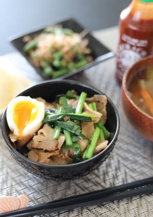 旨辛豚ニラ丼♪-レシピのメイン写真