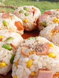 たっぷりハムの具沢山おにぎり-レシピのメイン写真