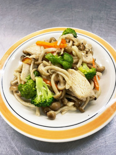 キノコいっぱいの鶏肉のアンチョビ炒め-レシピのメイン写真