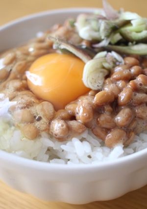【まずいレシピ】納豆卵かけご飯＋ミョウガ-レシピのメイン写真
