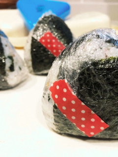 今日はおにぎり弁当(しそワカメ)-レシピのメイン写真
