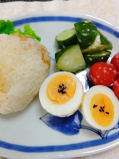 塩麹のおにぎりとトマト・胡瓜の塩麹漬け-レシピのメイン写真