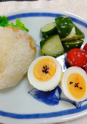塩麹のおにぎりとトマト・胡瓜の塩麹漬け-レシピのメイン写真