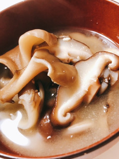 舞茸としいたけの味噌汁-レシピのメイン写真