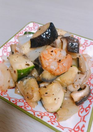海老とズッキーニとナスのガリバタ醤油炒め-レシピのメイン写真