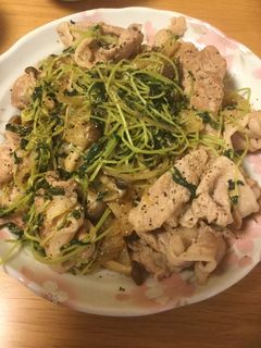 豆苗と豚肉のポン酢炒め-レシピのメイン写真