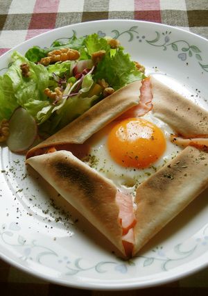春巻きの皮で♪簡単ハムチーズガレット-レシピのメイン写真
