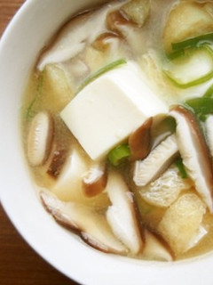 椎茸と豆腐の味噌汁♪-レシピのメイン写真