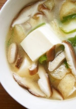椎茸と豆腐の味噌汁♪-レシピのメイン写真