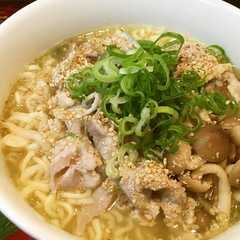 รูปของ 豚しゃぶのっけ　塩ラーメン