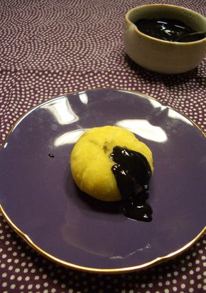 さつま芋まんじゅう　黒胡麻ソースかけ-レシピのメイン写真