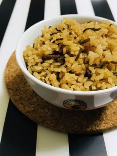材料2つ+水 昆布の佃煮で炊き込みご飯-レシピのメイン写真