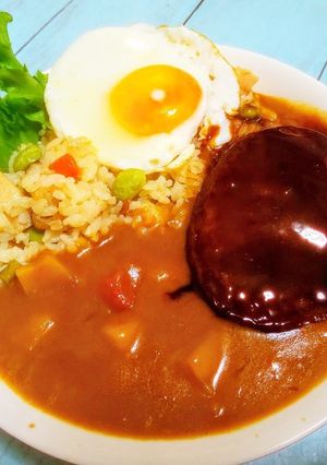 ハムピラフハンバーグ目玉焼きカレー-レシピのメイン写真