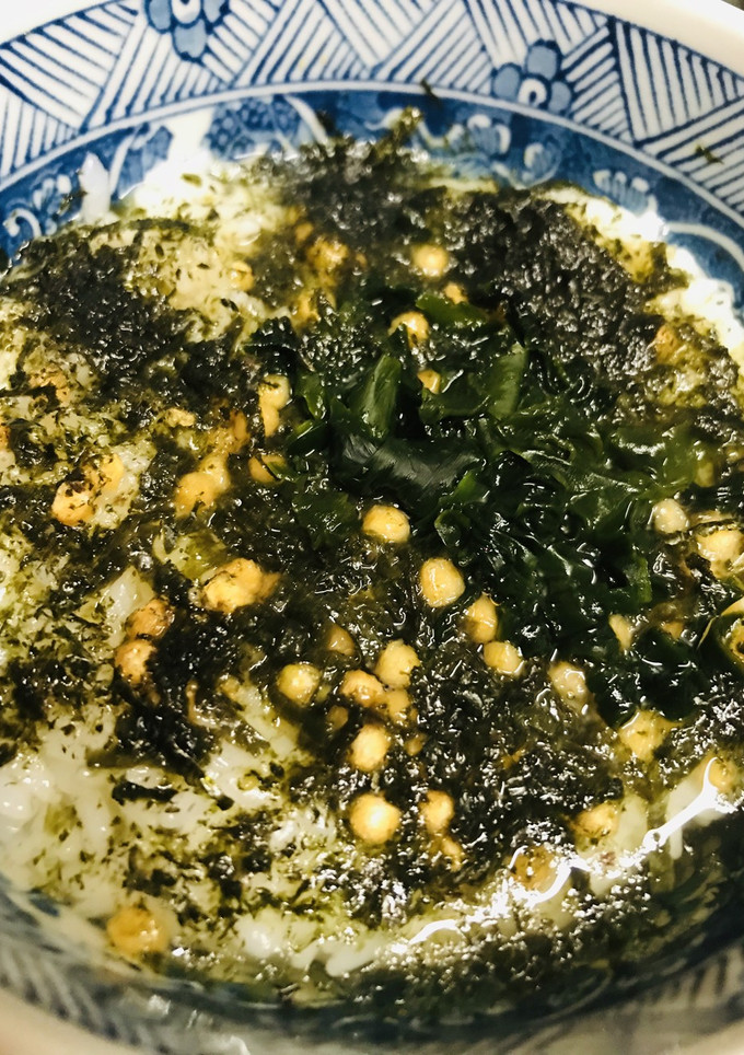 朝のお茶漬け●お茶漬けの素＋乾燥わかめ-レシピのメイン写真