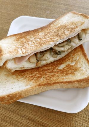 ハムときのこのとろ~りチーズホットサンド-レシピのメイン写真