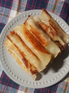 餃子の皮で、パリとろっベーコンチーズ巻き-レシピのメイン写真