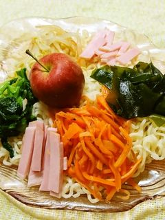 野菜たっぷり!らーめんサラダ-レシピのメイン写真