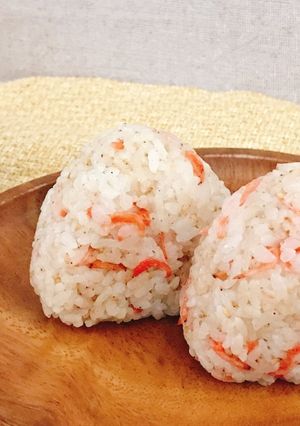 サクラエビとすりごまのふんわりおにぎり-レシピのメイン写真