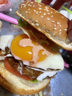 肉肉しい食べ応えありのグルメバーガー-レシピのメイン写真