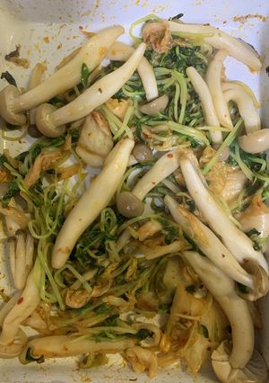 しめじと豆苗のキムチ炒め-レシピのメイン写真