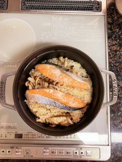 鮭としめじの炊き込みごはん 鍋炊き-レシピのメイン写真