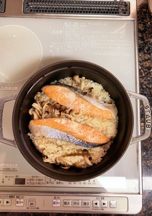 鮭としめじの炊き込みごはん　鍋炊き-レシピのメイン写真