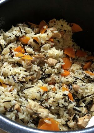 鶏肉とひじきとにんじんの炊き込みご飯-レシピのメイン写真