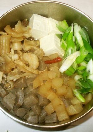もつ鍋♪簡単味噌で牛すじの煮込み-レシピのメイン写真