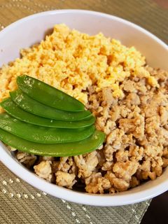 簡単!子供も大好き!ふんわり鶏そぼろ丼-レシピのメイン写真