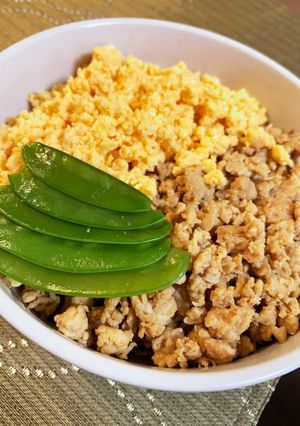 簡単！子供も大好き！ふんわり鶏そぼろ丼-レシピのメイン写真