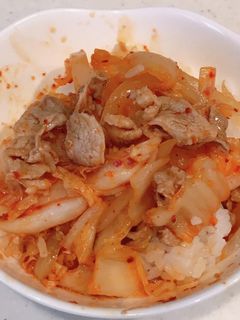 レンジで簡単3分!豚キムチ丼-レシピのメイン写真