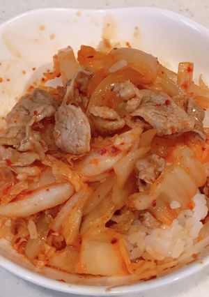 レンジで簡単3分！豚キムチ丼-レシピのメイン写真