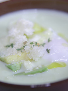 アボカドの温かいスープ-レシピのメイン写真
