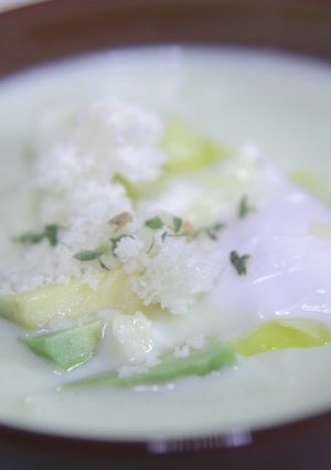 アボカドの温かいスープ-レシピのメイン写真