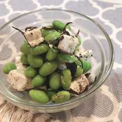 รูปของ 枝豆とクリチの塩昆布和え