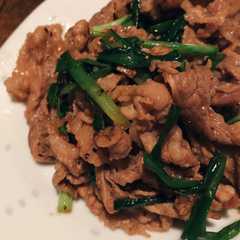 A picture of 牛肉とニラの中華炒め.