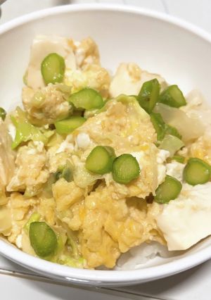 こどもごはんにも！緑野菜の卵豆腐丼-レシピのメイン写真