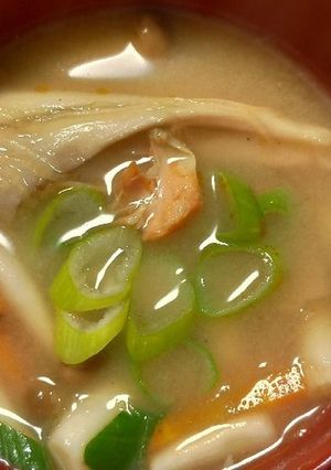 鮭とキノコいっぱいの酒粕みそ汁☆-レシピのメイン写真