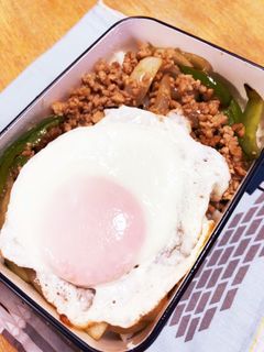基本の鶏そぼろを使ったそぼろ丼弁当-レシピのメイン写真