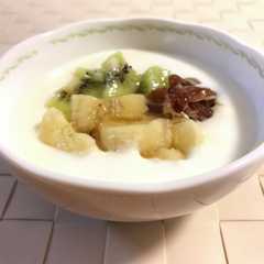 รูปของ キウイバナナ&干し葡萄+蜂蜜ヨーグルト♪