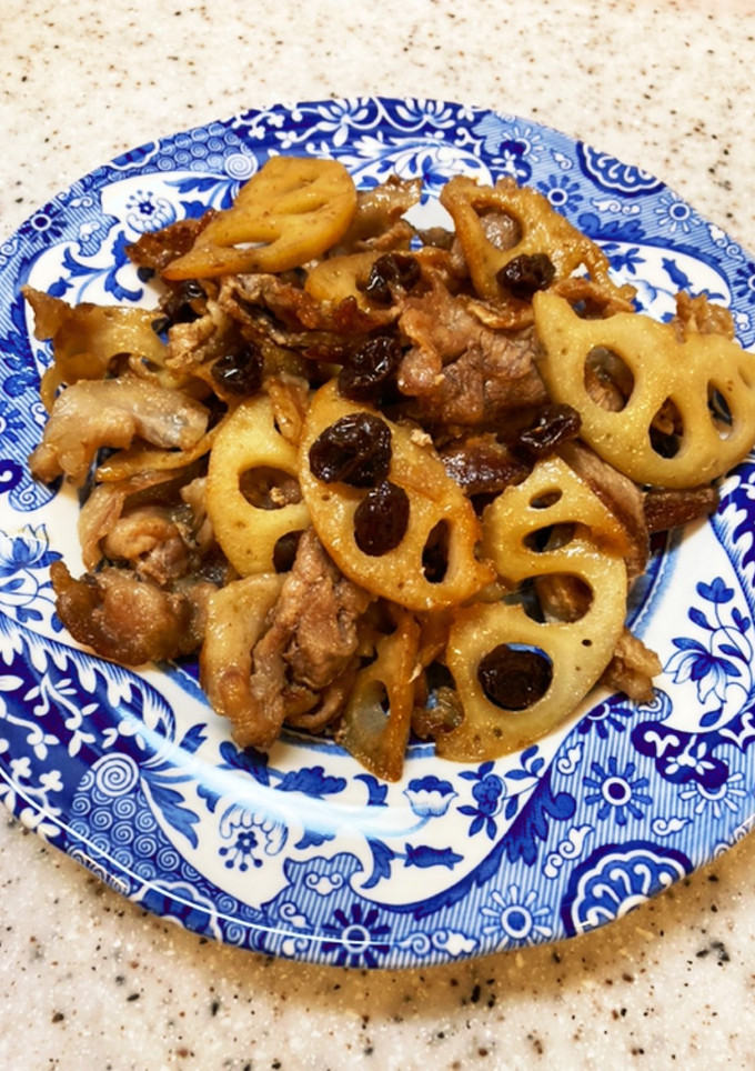 副菜 豚肉とれんこん、レーズンの甘辛炒め-レシピのメイン写真