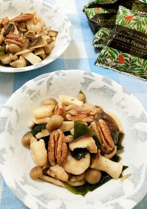 ピーカンナッツとエビのきのこホットサラダ-レシピのメイン写真