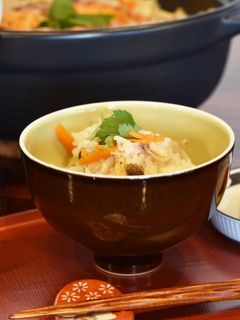 鮭としめじの土鍋炊き込みご飯-レシピのメイン写真