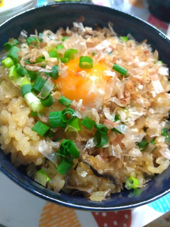 卵かけ炊き込みご飯~おかかと葱で。-レシピのメイン写真