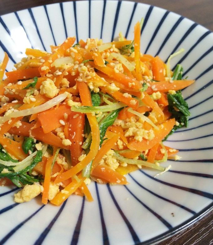 食卓が華やかに☆水菜と人参のしりしり-レシピのメイン写真