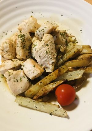 盛りつけにも●鶏肉のシンプル白ワイン炒め-レシピのメイン写真